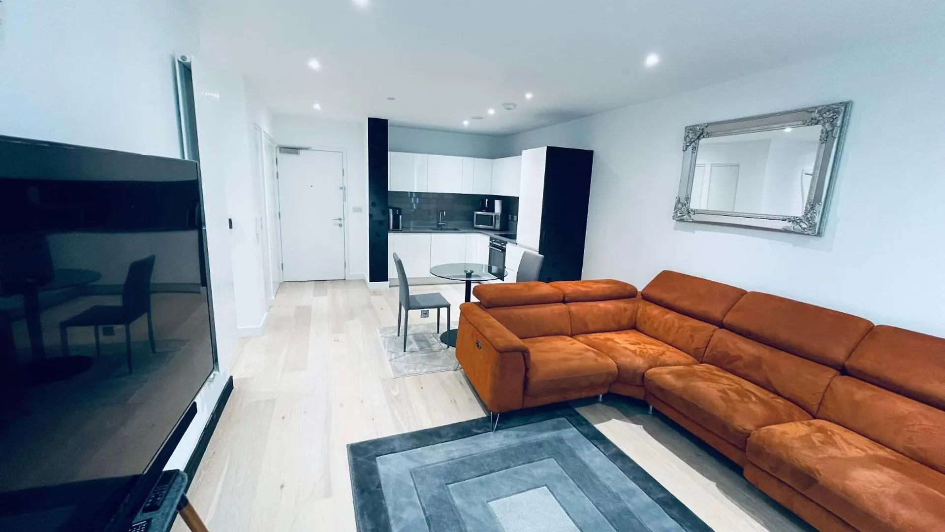 Ds Rentals - Entire 1 Bedroom Apartment London