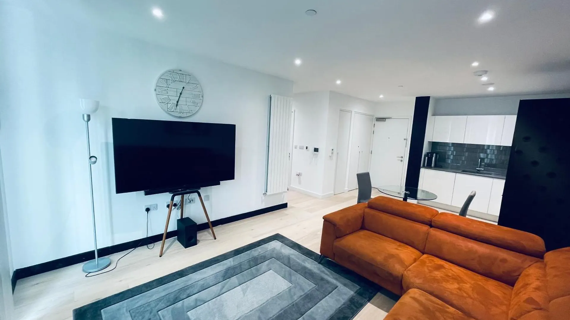 Ds Rentals - Entire 1 Bedroom Apartment London